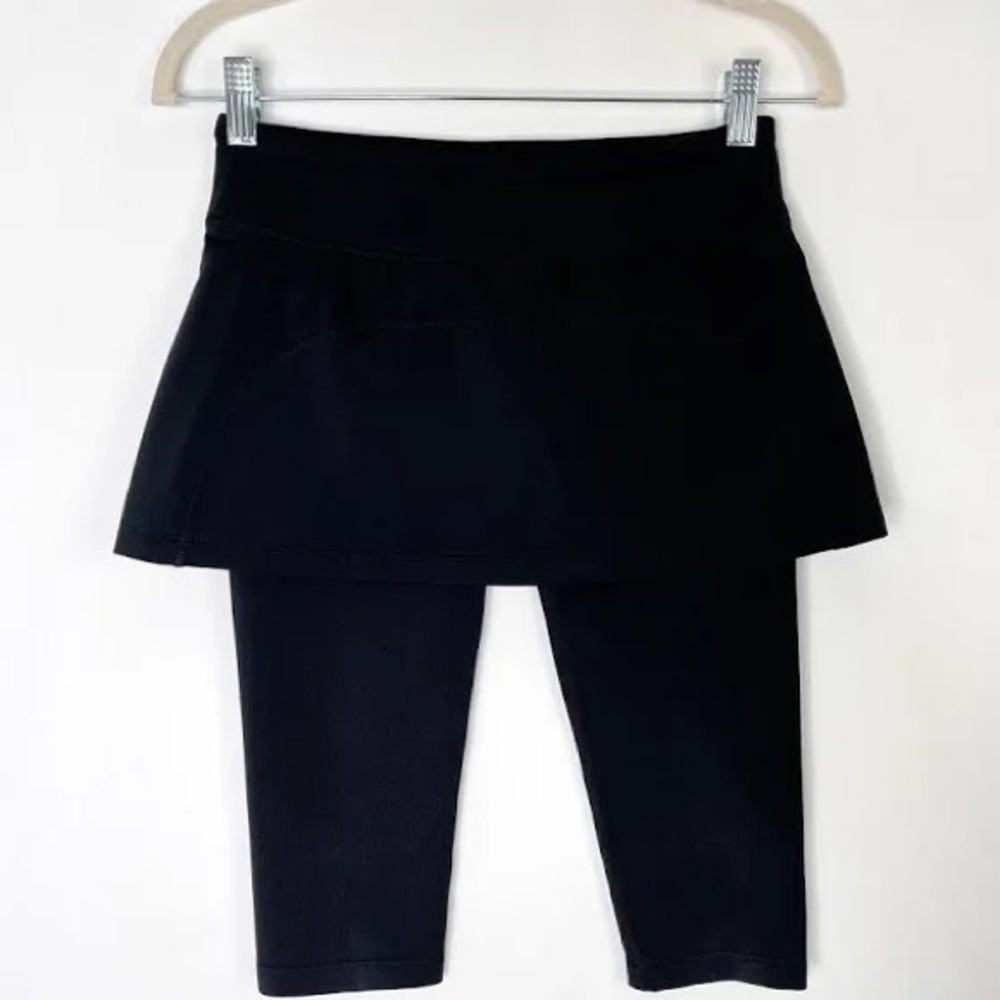 Athleta Women’s Skirted Capri’s -Black Size Small